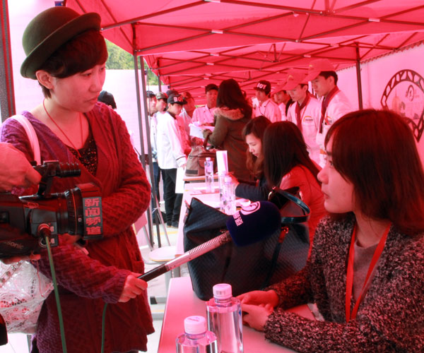 福建新闻频道现场采访:用人单位篇_新东方烹饪