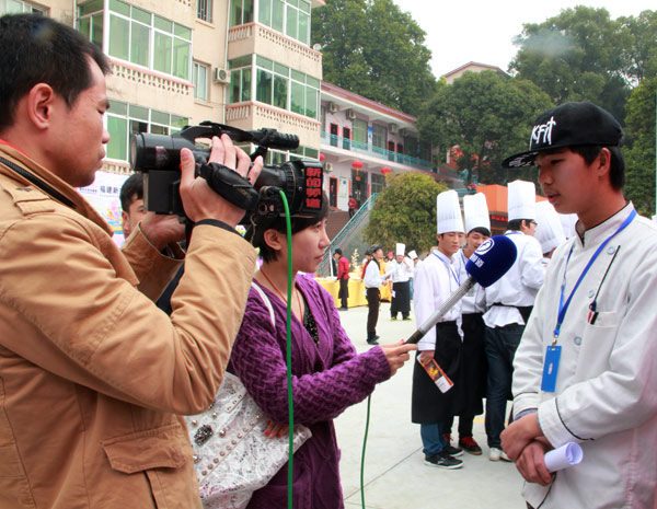 福建新闻频道现场采访:学生篇_新东方烹饪学校