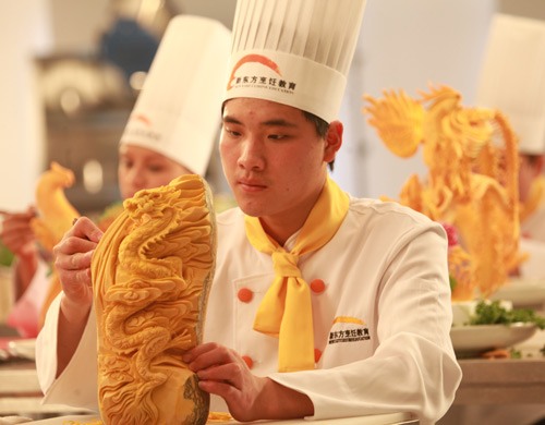 雕刻现场 福建新东方烹饪学校