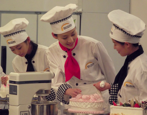 师培训学校支招:初高中<em>女生适合做什么工作</em>?_