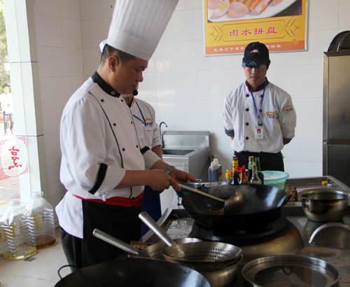 福建新东方厨师学校:实践课程由大师、行政总厨、厨师长担任