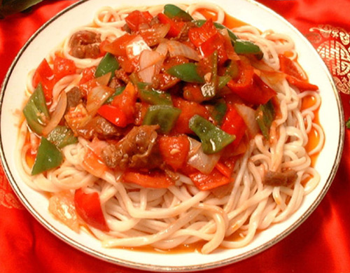 舌尖上的美食:新疆拉条子-福建新东方厨师培训