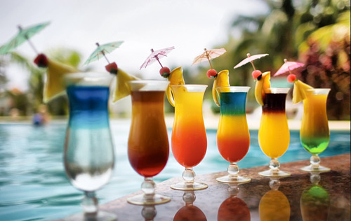 福建新东方厨师培训学校:梦幻调酒 调人生色彩_新东方烹饪学校官方网站|新东方厨师学校|厨师培训|学厨师|福州厨师培训|福州厨师学校|厨师