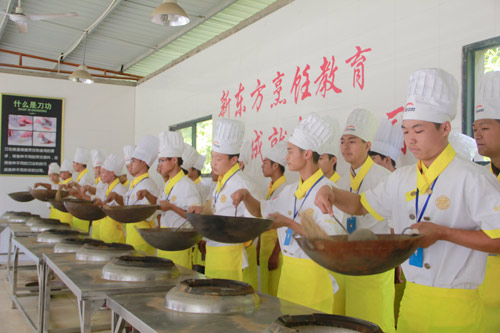 广州新东方烹饪学校金牌厨师班的学费是多少