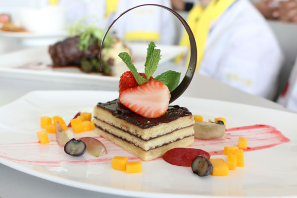 大厨进校 学生轻轻松松get西餐烹调方法_福建新东方烹饪学校官方网站_新东方厨师学校_厨师培训_学厨师_烹饪学校_中国烹饪教育第一品牌