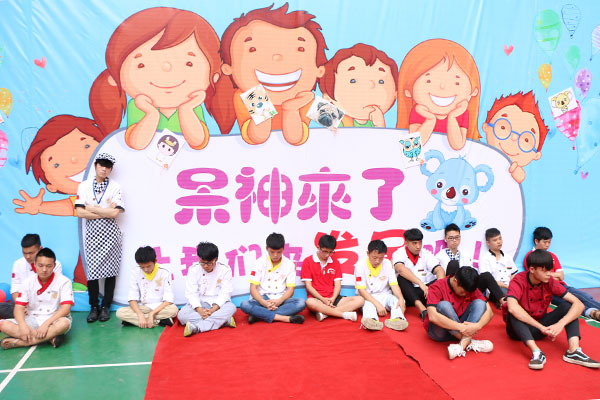 校园发呆大赛 你能呆得住吗?