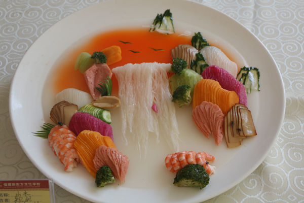 福建新东方烹饪学校学员冷拼雕刻展示