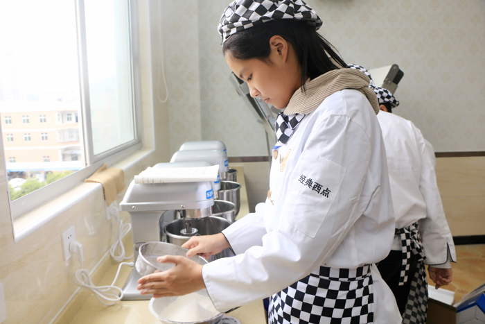 初中毕业的女生出路在哪?新东方为你指路