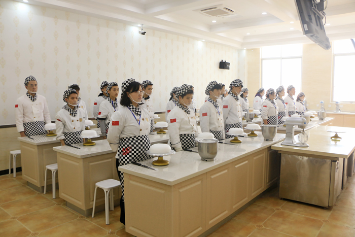 初中毕业的女生出路在哪?新东方为你指路