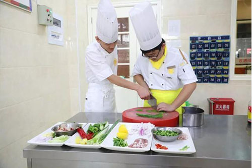 福建新东方烹饪学校带你了解行政总厨和厨师长的区别，你知道)