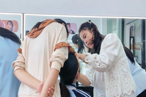 ʦУ԰|ʵٽѧ+ɻҵʦ֣㽲ѧչ٣ѧԱʵٳɹȫ