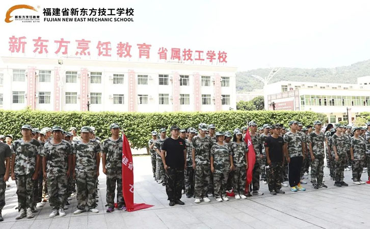 新生军训结营仪式