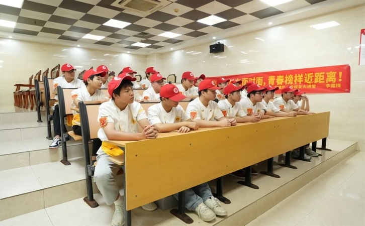 毕业学子进课堂3